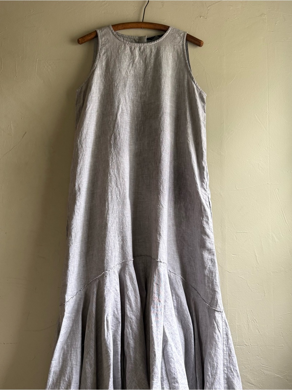 Eva’s Sunday Sleeveless Maxi Linen Dress in Light Gray